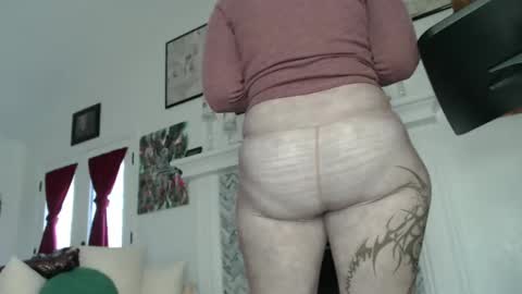 Snapshot of 11willowandjohn11 chatting on February 10, 11:02 pm Aurora Willows online show from February 10, 11:02 pm