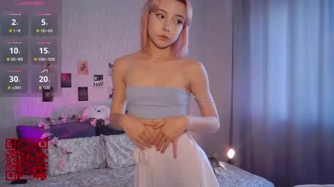 Mia online show from June 4, 1:48 pm