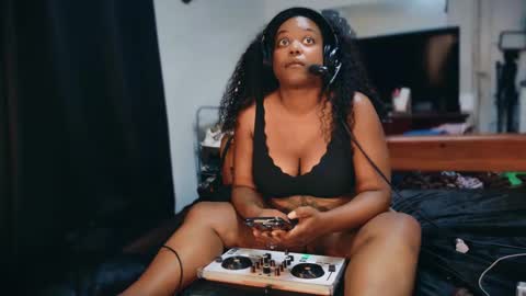 Snapshot of 1lookurhooked chatting on September 14, 2:31 am Lillycakes online show from September 14, 2:31 am