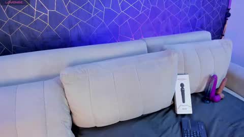 bella   online show from February 25, 5:08 am