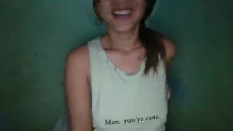 Snapshot of 1smile4u chatting on January 13, 2:28 am 1smile4u online show from January 13, 2:28 am
