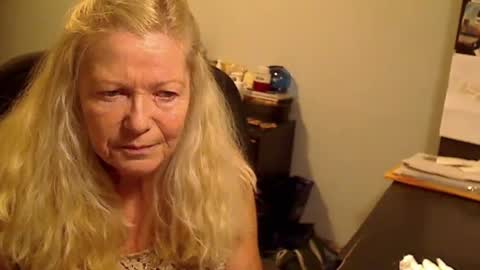 Snapshot of 1xtrahornyone chatting on December 22, 2:17 am Susan online show from December 22, 2:17 am