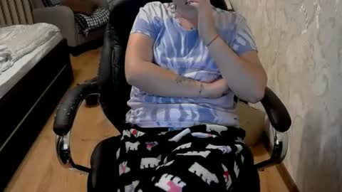 1your_hot_girls online show from October 23, 7:31 pm