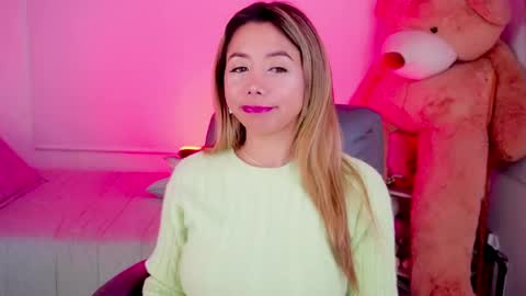 independent model online show from April 26, 9:18 am