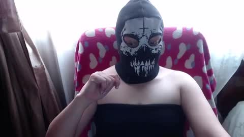 Snapshot of 666maskgirl chatting on October 27, 5:30 pm SHANNON online show from October 27, 5:30 pm