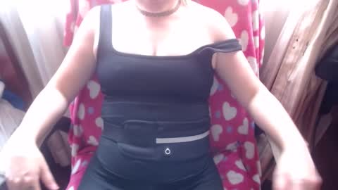 Snapshot of 666maskgirl chatting on October 2, 6:57 pm SHANNON online show from October 2, 6:57 pm