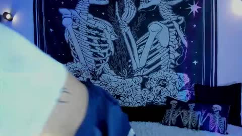 _alicesasha_ online show from November 29, 6:17 am