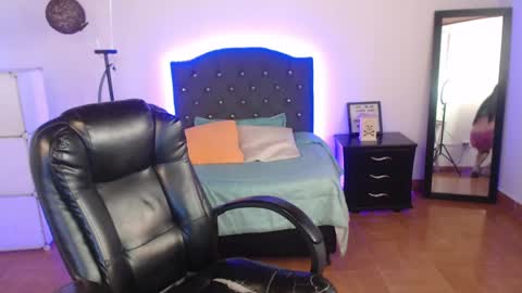 Snapshot of _anne_hot chatting on December 3, 12:59 pm Anne online show from December 3, 12:59 pm