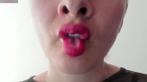 antonia online show from November 24, 1:57 pm