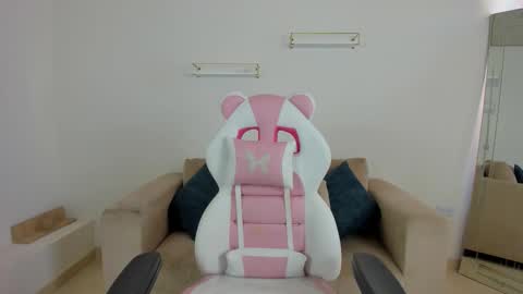    online show from November 4, 1:27 pm