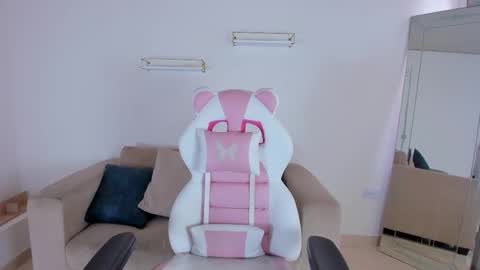    online show from October 11, 12:19 pm