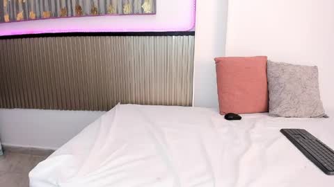 _aria_carter_ online show from May 9, 1:35 pm