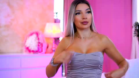 Snapshot of _arielle chatting on October 3, 8:30 am Arielle online show from October 3, 8:30 am