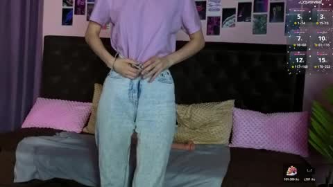 _ash_leyy_ online show from April 12, 7:55 am