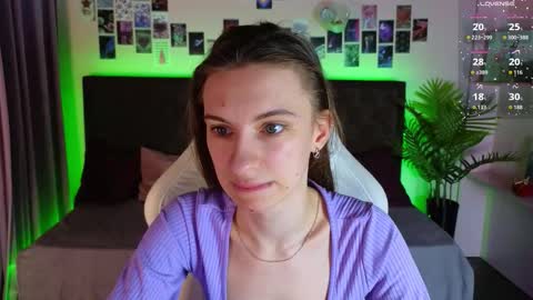 _ash_leyy_ online show from November 21, 7:54 am