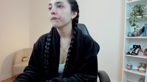 Snapshot of _bellaevans_ chatting on January 23, 5:45 am Bella Evans online show from January 23, 5:45 am