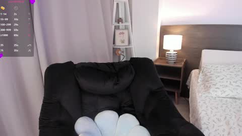 Mary online show from April 25, 1:19 am