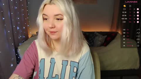 Elizabeth online show from December 8, 9:08 pm