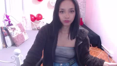 _camila_evans_ online show from February 19, 1:06 pm