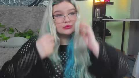 _candym1lky_ online show from November 9, 7:15 am