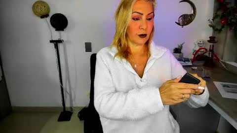  cristal ayala online show from March 29, 9:14 pm