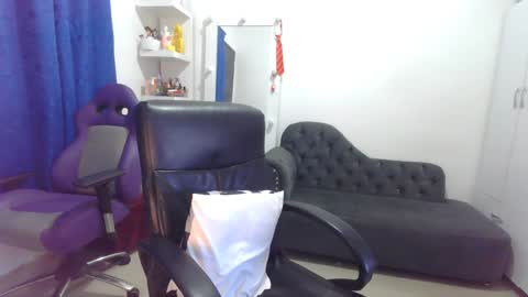 Snapshot of _cute_katy_ chatting on January 21, 9:36 pm Katherine Shedule 10pm -4 am Colombia hour online show from January 21, 9:36 pm