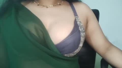 _dreamgirl_0 online show from April 15, 10:27 am