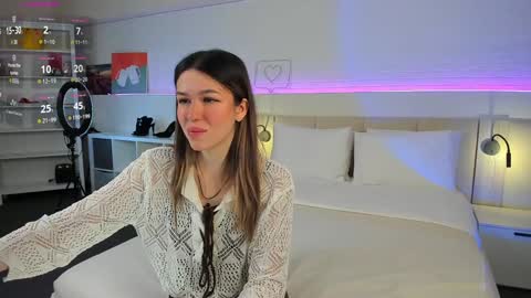Snapshot of _emiliaa_ chatting on January 20, 2:53 am Milana online show from January 20, 2:53 am