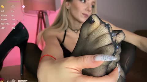 Snapshot of _emily__sweety_ chatting on December 15, 12:38 pm Emily online show from December 15, 12:38 pm