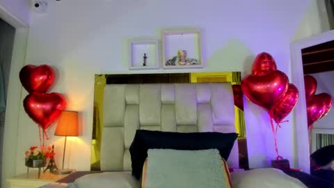 Snapshot of _emily_r chatting on February 15, 12:01 pm Isabella online show from February 15, 12:01 pm