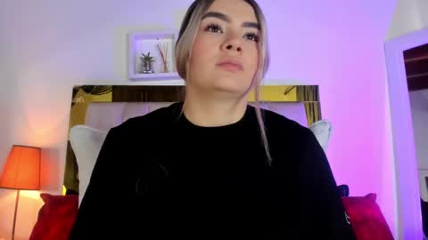 Snapshot of _emily_r chatting on September 15, 12:02 pm Isabella online show from September 15, 12:02 pm
