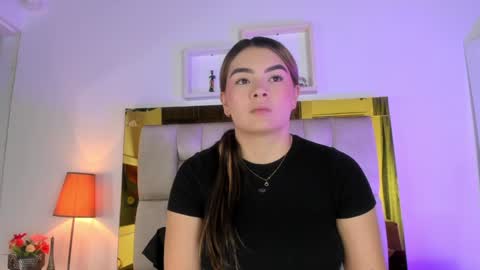 Snapshot of _emily_r chatting on February 3, 12:03 pm Isabella online show from February 3, 12:03 pm