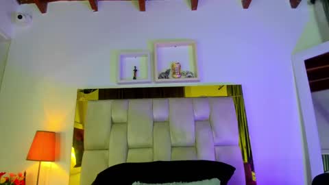 Snapshot of _emily_r chatting on February 14, 12:03 pm Isabella online show from February 14, 12:03 pm