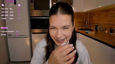 Snapshot of _eva_lee chatting on December 5, 4:44 pm Alice online show from December 5, 4:44 pm