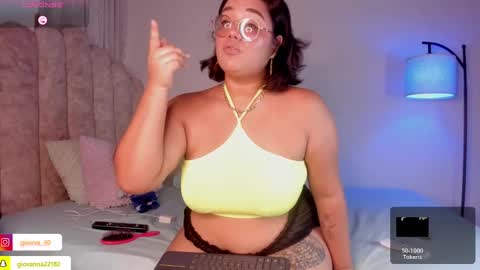 Snapshot of _giovaa_ chatting on March 9, 8:42 pm G I O V A online show from March 9, 8:42 pm