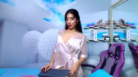_gold_strawberry_ online show from May 9, 6:37 am