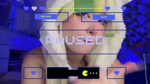 Snapshot of _heavenly_blue_ chatting on October 16, 10:56 pm Bluey online show from October 16, 10:56 pm