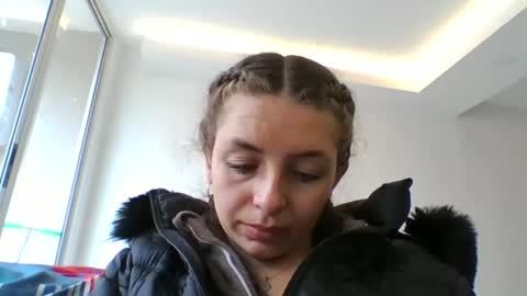 Isa online show from April 8, 1:13 pm