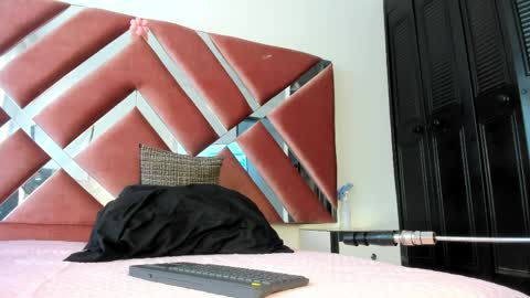 Jasmine online show from April 6, 1:23 pm