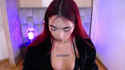 Mia online show from September 13, 3:09 pm