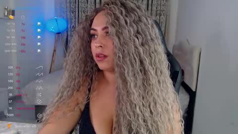 Snapshot of _just_a_queen_3 chatting on October 21, 5:17 pm _just_a_queen_3 online show from October 21, 5:17 pm