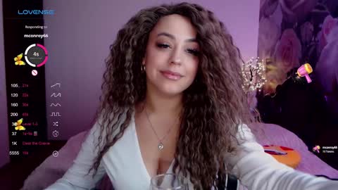 Snapshot of _just_a_queen_3 chatting on December 6, 6:49 pm _just_a_queen_3 online show from December 6, 6:49 pm