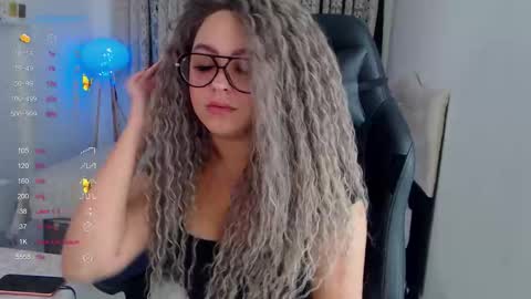 _just_a_queen_3 online show from November 10, 1:06 pm