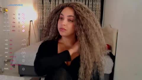Snapshot of _just_a_queen_3 chatting on October 5, 3:17 pm _just_a_queen_3 online show from October 5, 3:17 pm