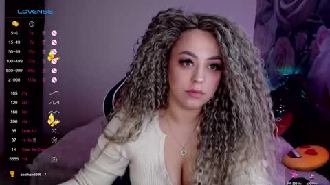 Snapshot of _just_a_queen_3 chatting on December 30, 5:55 pm _just_a_queen_3 online show from December 30, 5:55 pm