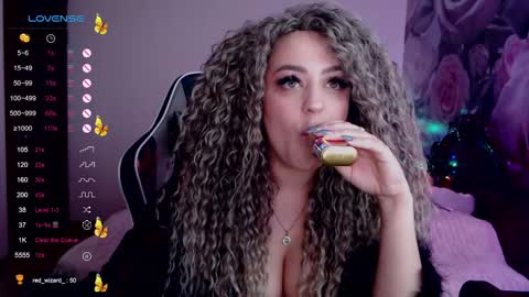 Snapshot of _just_a_queen_3 chatting on December 26, 6:22 pm _just_a_queen_3 online show from December 26, 6:22 pm
