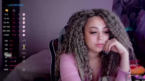 Snapshot of _just_a_queen_3 chatting on December 31, 8:59 am _just_a_queen_3 online show from December 31, 8:59 am
