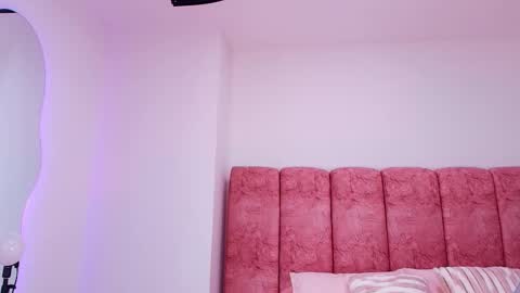 Kendall online show from November 9, 12:01 pm