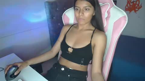 _kendall_jones online show from February 12, 1:52 am