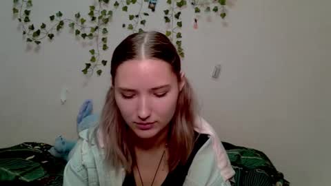 _kikiclark_ online show from October 25, 9:21 pm